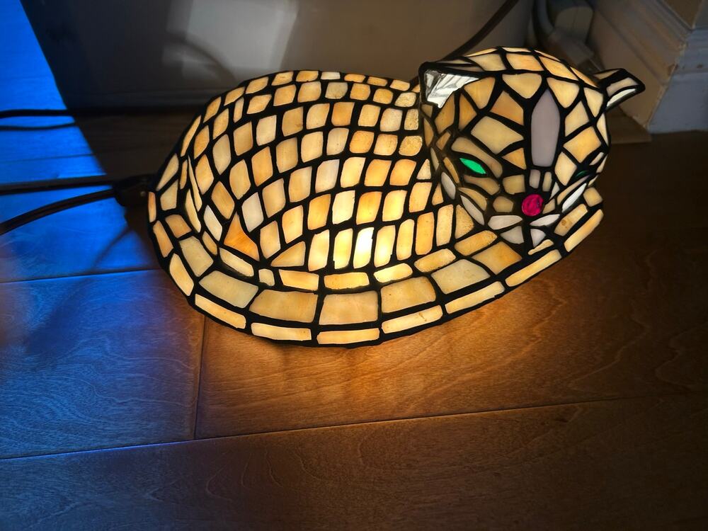 Tiffany style stained glass cat lamp